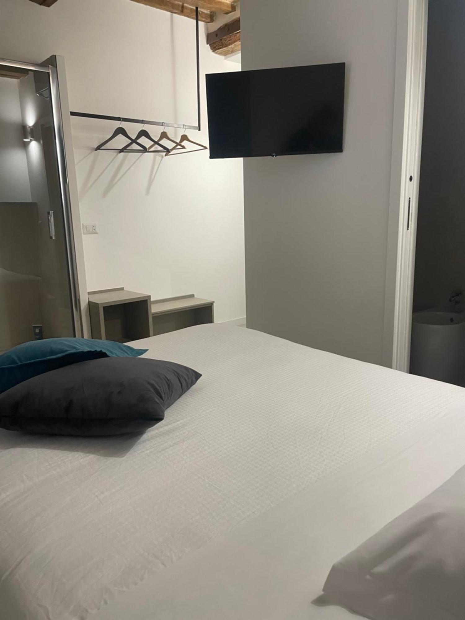 Bed and Breakfast L'Inferno Di Dante Губбио Номер фото