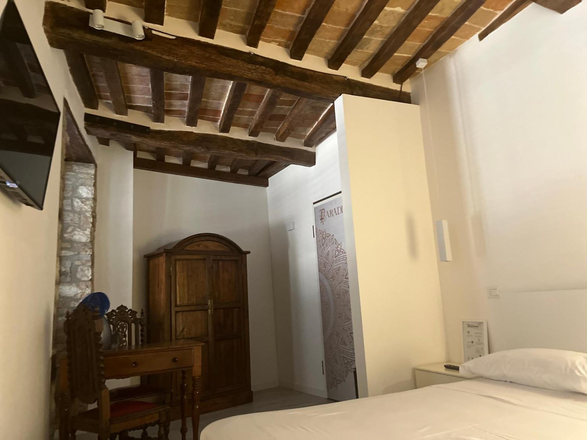 Bed and Breakfast L'Inferno Di Dante Губбио Номер фото